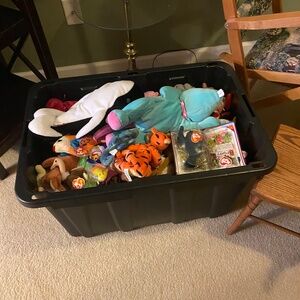 Tub of beanie babies